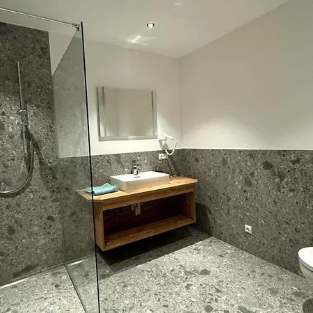 In Stubaital Near Lift, Cleaning Included Appartement *